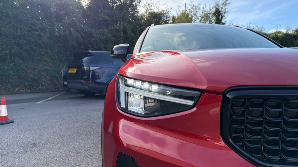 Volvo XC40 2.0 B4P Plus Dark 5dr Auto Petrol Estate - Image 37