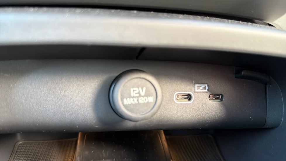 Volvo XC40 2.0 B4P Plus Dark 5dr Auto Petrol Estate - Image 41