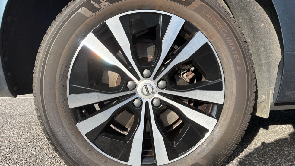 Volvo XC60 2.0 T6 [350] RC PHEV Core Bright 5dr AWD Gtron Estate - Image 9