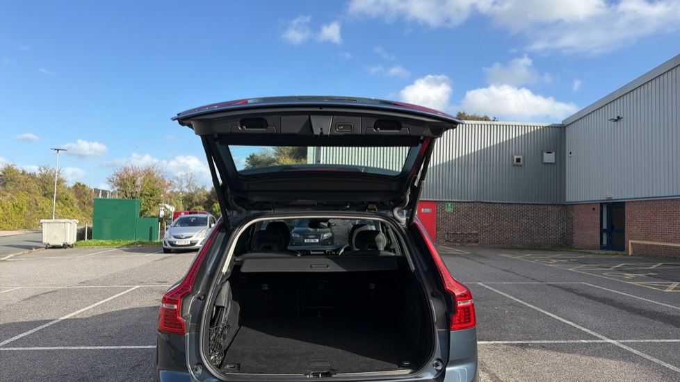Volvo XC60 2.0 T6 [350] RC PHEV Core Bright 5dr AWD Gtron Estate - Image 13