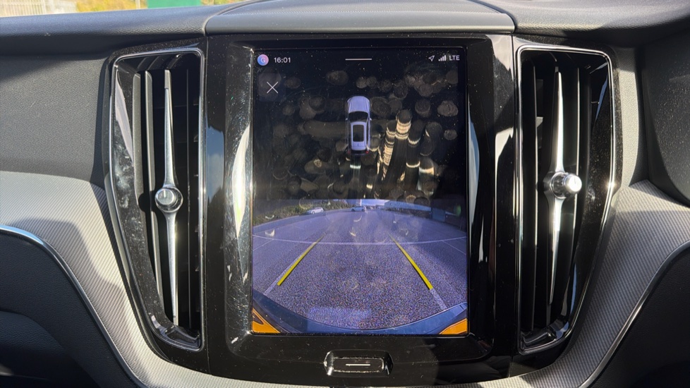 Volvo XC60 2.0 T6 [350] RC PHEV Core Bright 5dr AWD Gtron Estate - Image 19