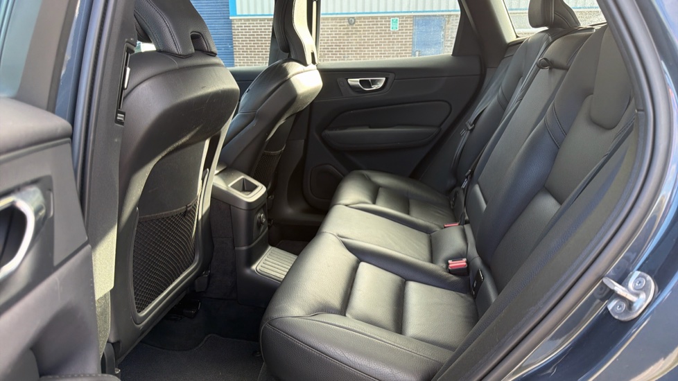 Volvo XC60 2.0 T6 [350] RC PHEV Core Bright 5dr AWD Gtron Estate - Image 32