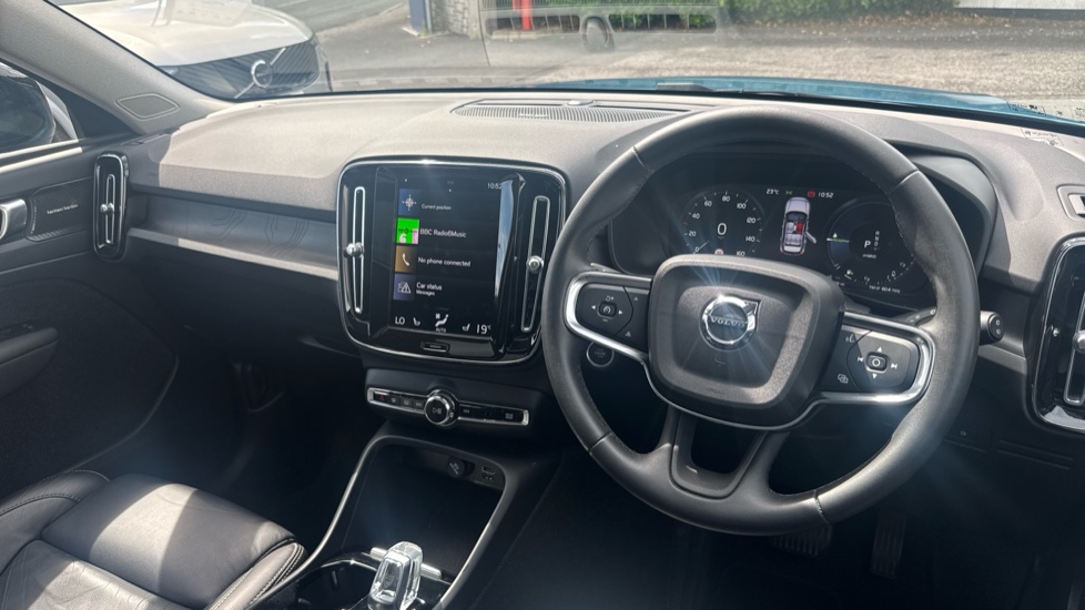 Volvo XC40 1.5 T5 Recharge PHEV Ultimate Dark 5dr Auto Estate - Image 4