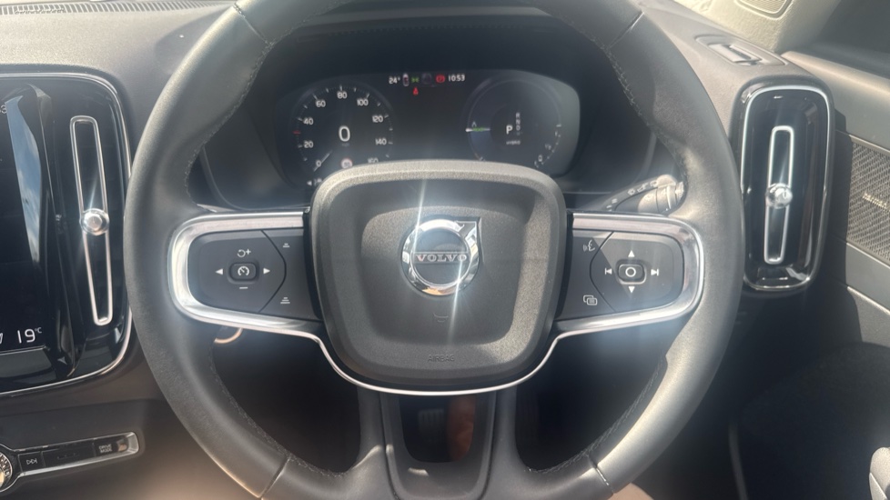 Volvo XC40 1.5 T5 Recharge PHEV Ultimate Dark 5dr Auto Estate - Image 10