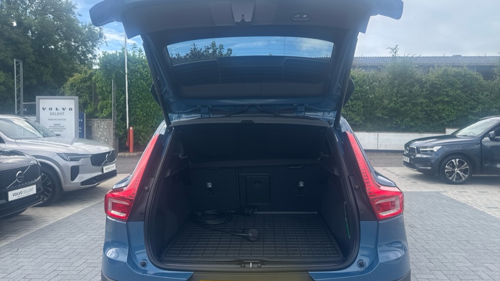 Volvo XC40 1.5 T5 Recharge PHEV Ultimate Dark 5dr Auto Estate - Image 13