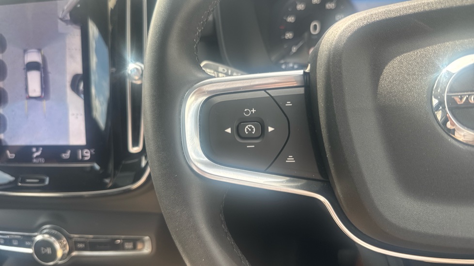 Volvo XC40 1.5 T5 Recharge PHEV Ultimate Dark 5dr Auto Estate - Image 19