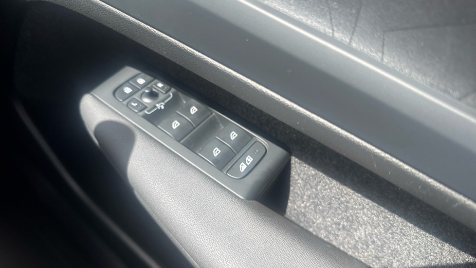 Volvo XC40 1.5 T5 Recharge PHEV Ultimate Dark 5dr Auto Estate - Image 22