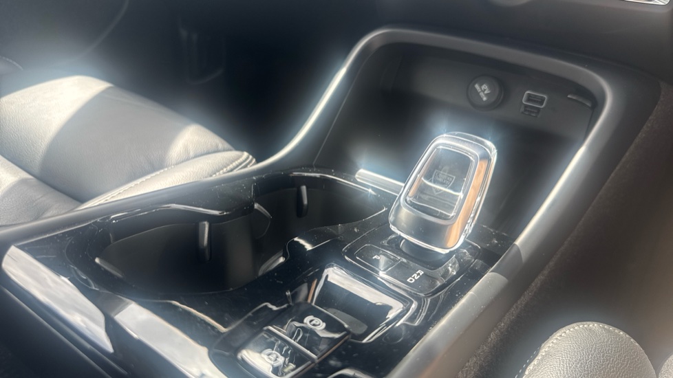 Volvo XC40 1.5 T5 Recharge PHEV Ultimate Dark 5dr Auto Estate - Image 24