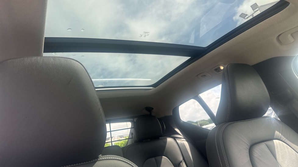 Volvo XC40 1.5 T5 Recharge PHEV Ultimate Dark 5dr Auto Estate - Image 28