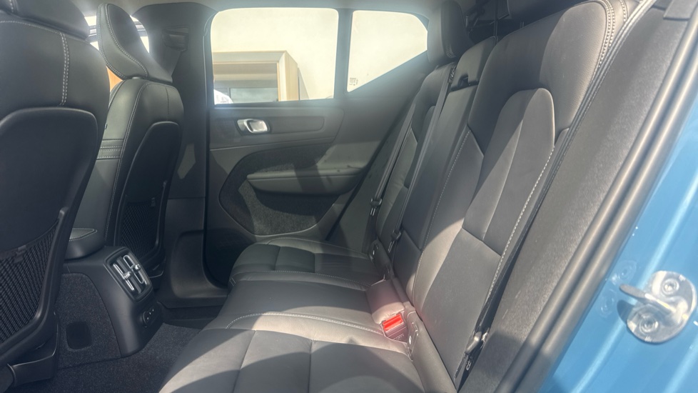 Volvo XC40 1.5 T5 Recharge PHEV Ultimate Dark 5dr Auto Estate - Image 30