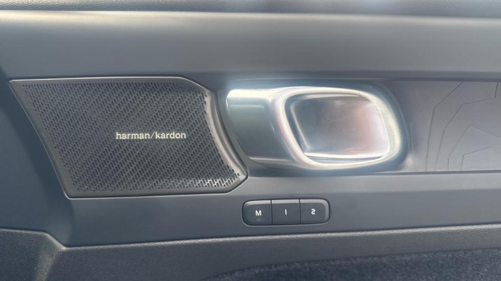 Volvo XC40 1.5 T5 Recharge PHEV Ultimate Dark 5dr Auto Estate - Image 35