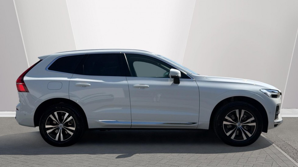Volvo XC60 2.0 T6 350 RC PHEV Inscription Expr 5dr AWD Auto Estate - Image 3