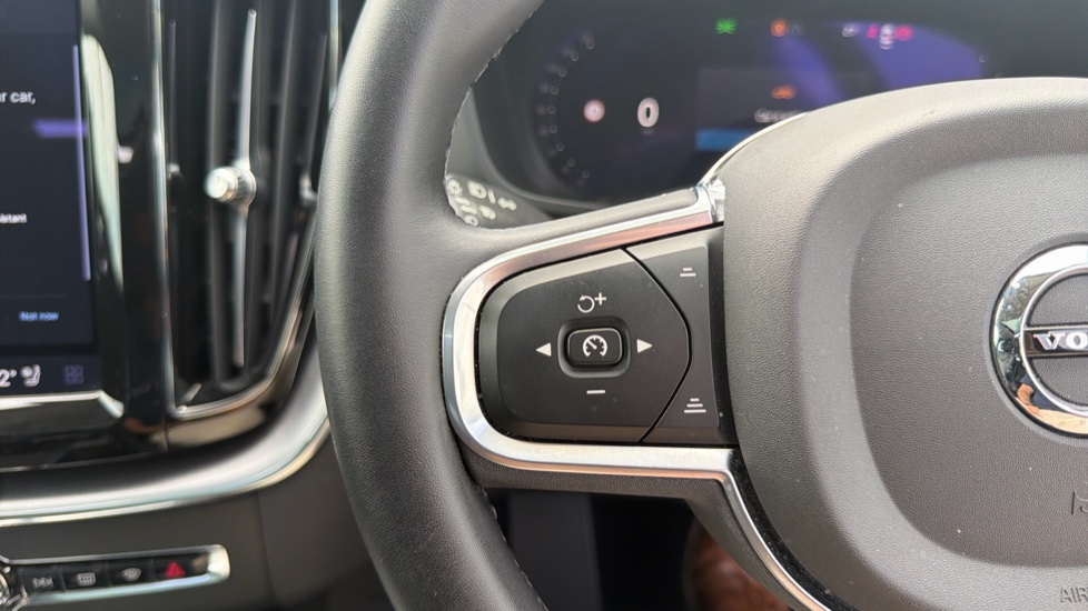 Volvo XC60 2.0 T6 350 RC PHEV Inscription Expr 5dr AWD Auto Estate - Image 21