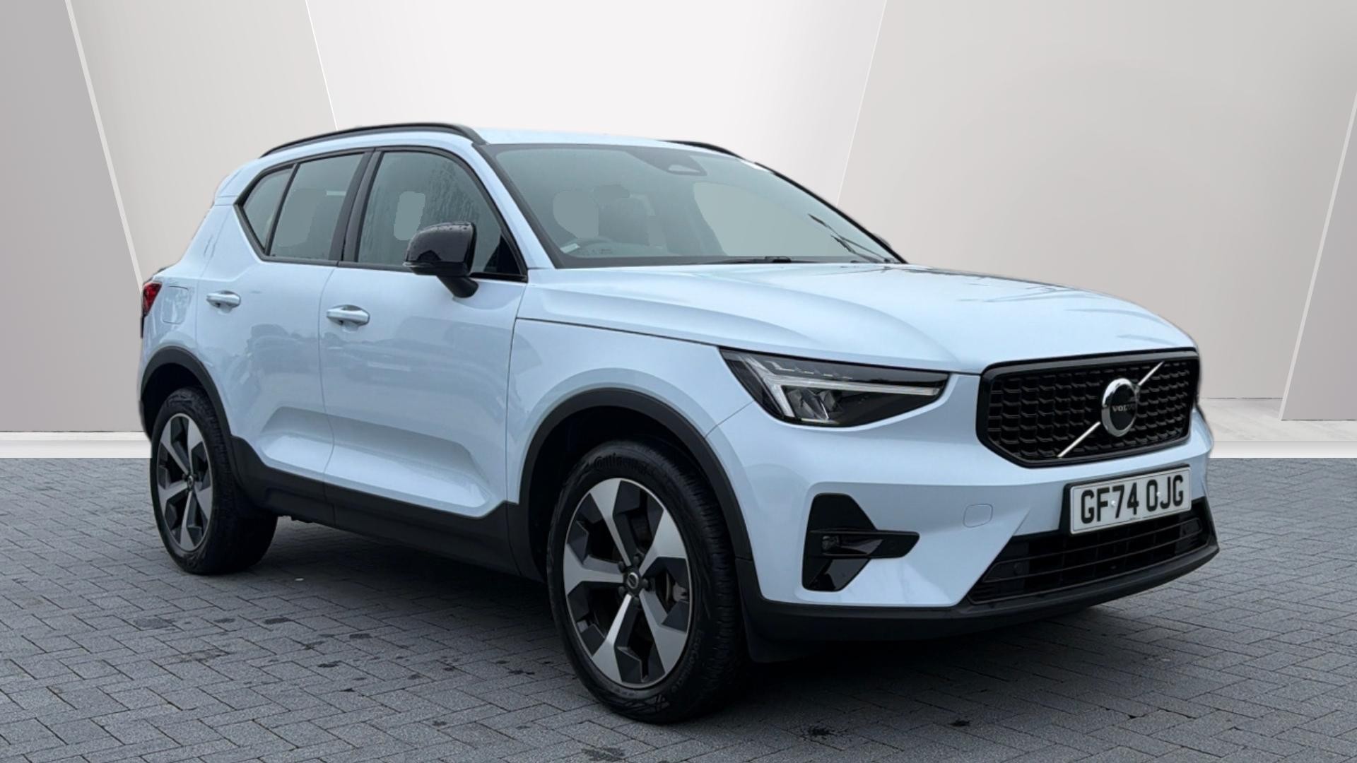 Volvo XC40 listing photo