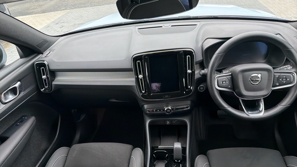 Volvo XC40 2.0 B4P Plus Dark 5dr Auto Petrol Estate - Image 5