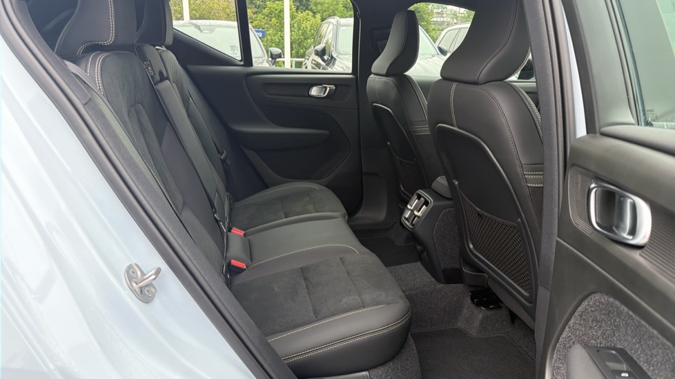 Volvo XC40 2.0 B4P Plus Dark 5dr Auto Petrol Estate - Image 6