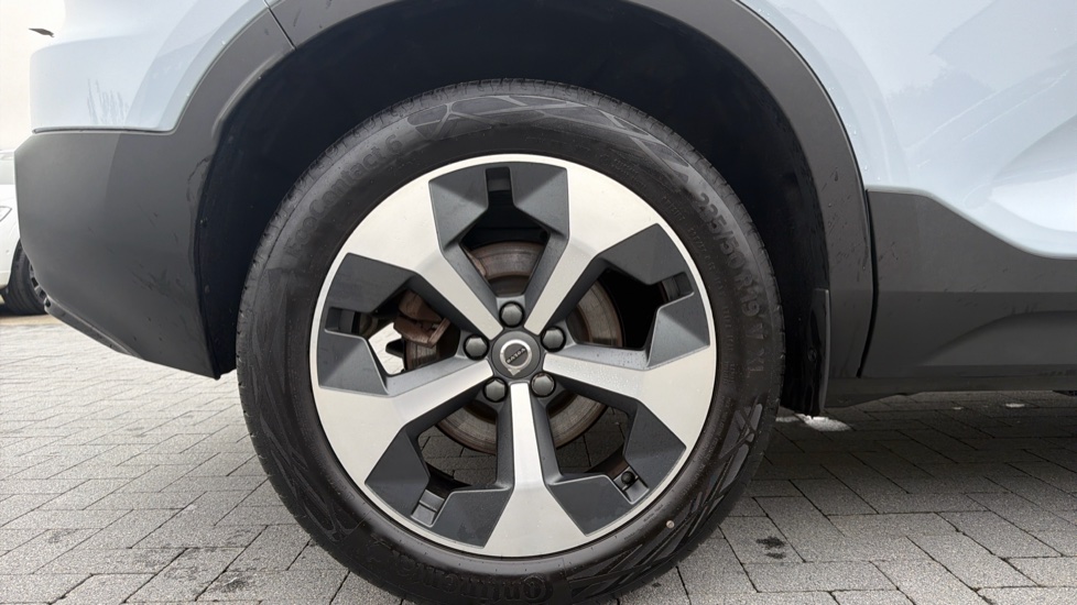 Volvo XC40 2.0 B4P Plus Dark 5dr Auto Petrol Estate - Image 9