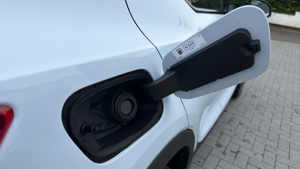 Volvo XC40 2.0 B4P Plus Dark 5dr Auto Petrol Estate - Image 16