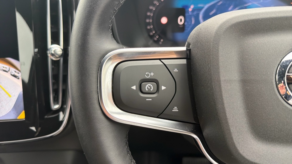 Volvo XC40 2.0 B4P Plus Dark 5dr Auto Petrol Estate - Image 21