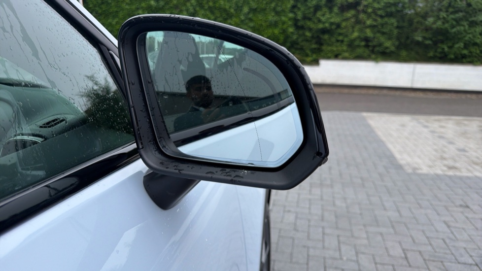 Volvo XC40 2.0 B4P Plus Dark 5dr Auto Petrol Estate - Image 32