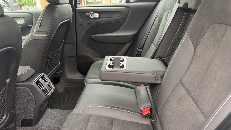 Volvo XC40 2.0 B4P Plus Dark 5dr Auto Petrol Estate - Image 34
