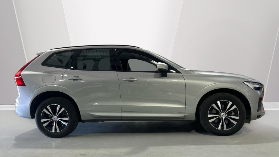 Volvo XC60 2.0 B5P Core 5dr AWD Geartronic Petrol Estate - Image 3