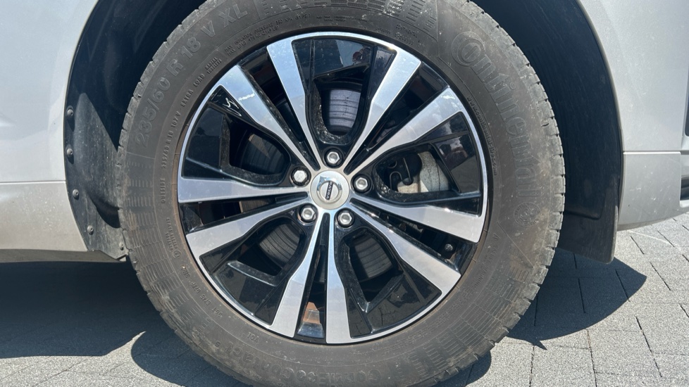 Volvo XC60 2.0 B5P Core 5dr AWD Geartronic Petrol Estate - Image 9