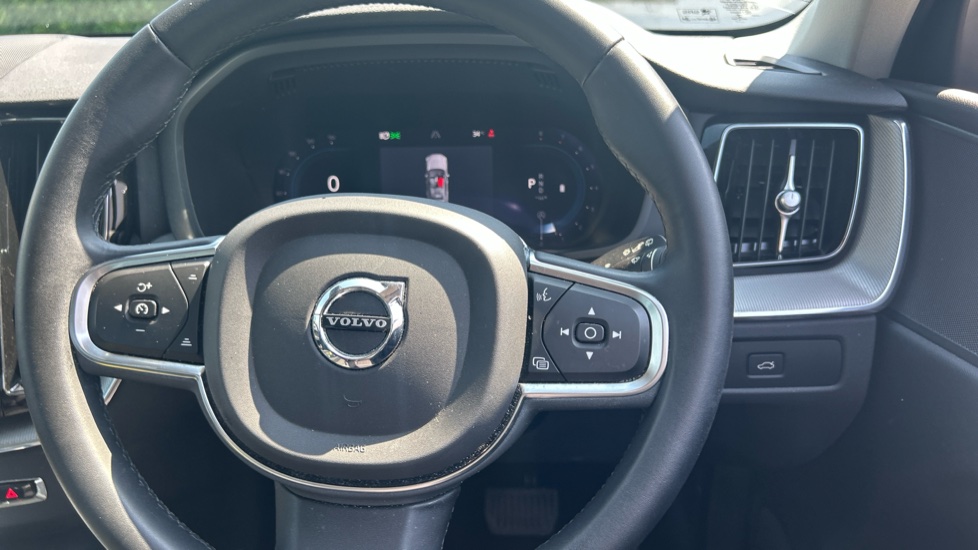 Volvo XC60 2.0 B5P Core 5dr AWD Geartronic Petrol Estate - Image 18
