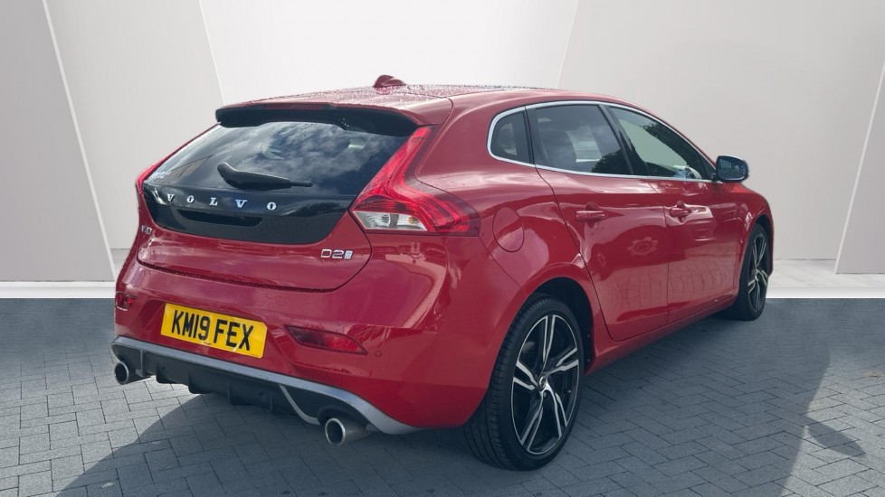 Volvo V40 D2 [122] R DESIGN Edition 5dr Geartronic Diesel Hatchback - Image 2