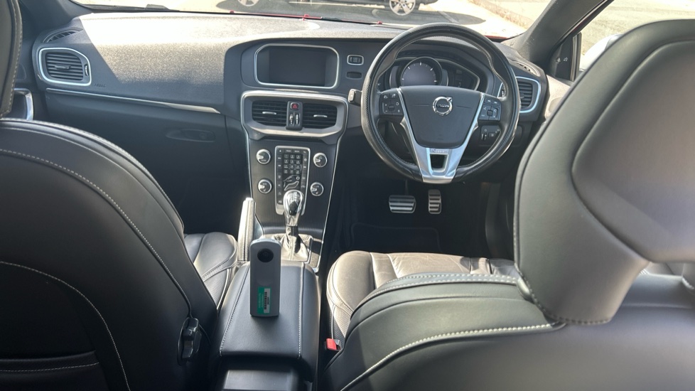 Volvo V40 D2 [122] R DESIGN Edition 5dr Geartronic Diesel Hatchback - Image 5