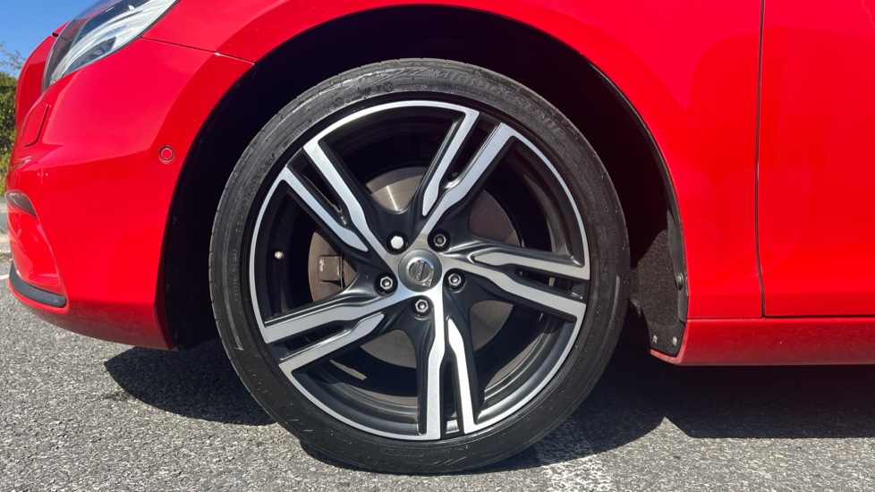 Volvo V40 D2 [122] R DESIGN Edition 5dr Geartronic Diesel Hatchback - Image 9