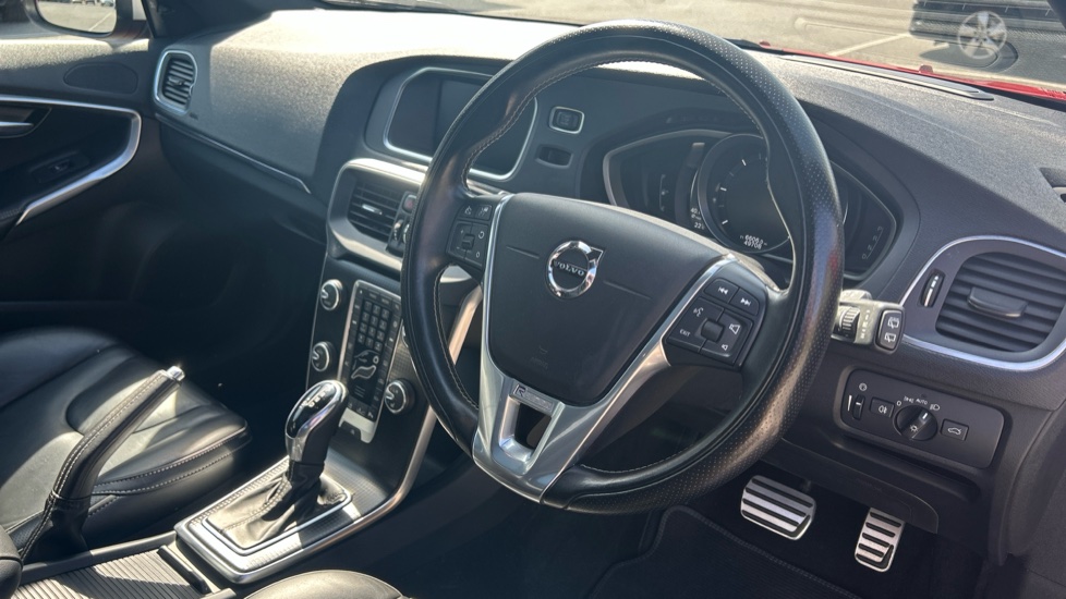 Volvo V40 D2 [122] R DESIGN Edition 5dr Geartronic Diesel Hatchback - Image 10