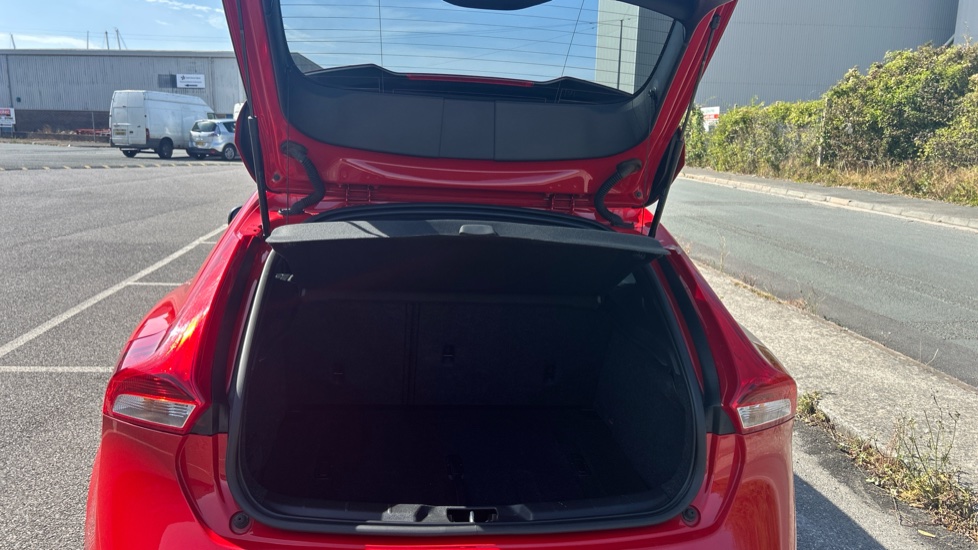 Volvo V40 D2 [122] R DESIGN Edition 5dr Geartronic Diesel Hatchback - Image 13