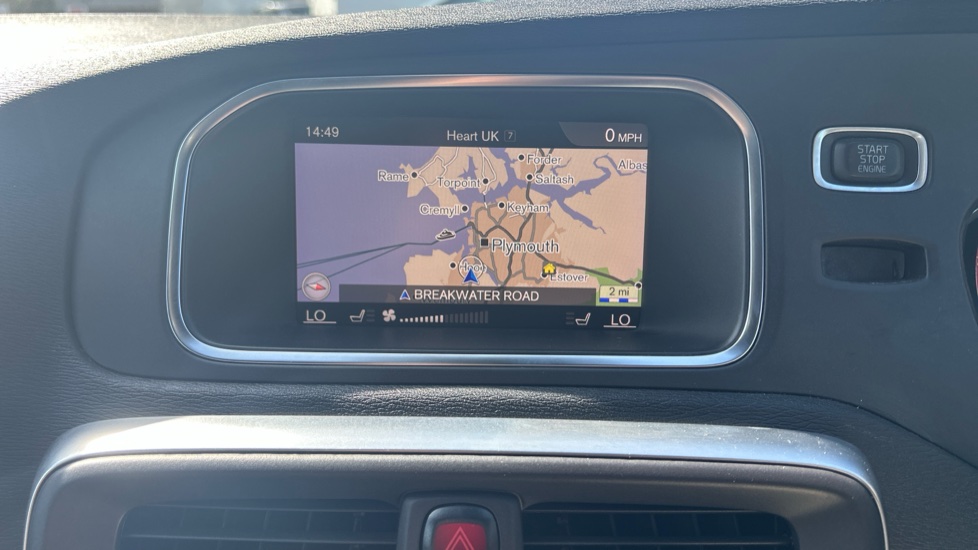 Volvo V40 D2 [122] R DESIGN Edition 5dr Geartronic Diesel Hatchback - Image 15