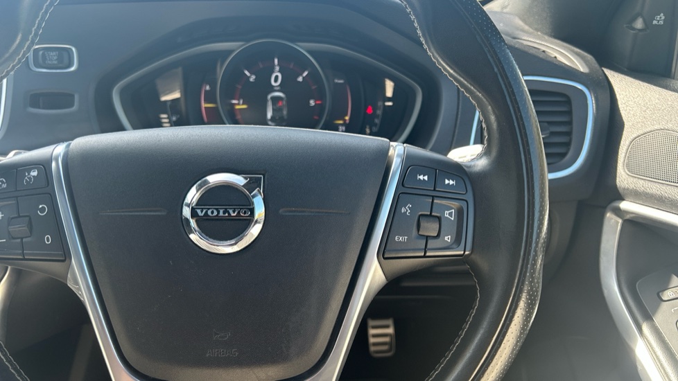 Volvo V40 D2 [122] R DESIGN Edition 5dr Geartronic Diesel Hatchback - Image 18