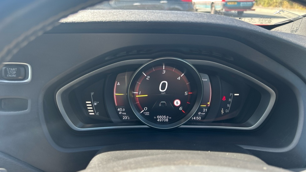 Volvo V40 D2 [122] R DESIGN Edition 5dr Geartronic Diesel Hatchback - Image 19