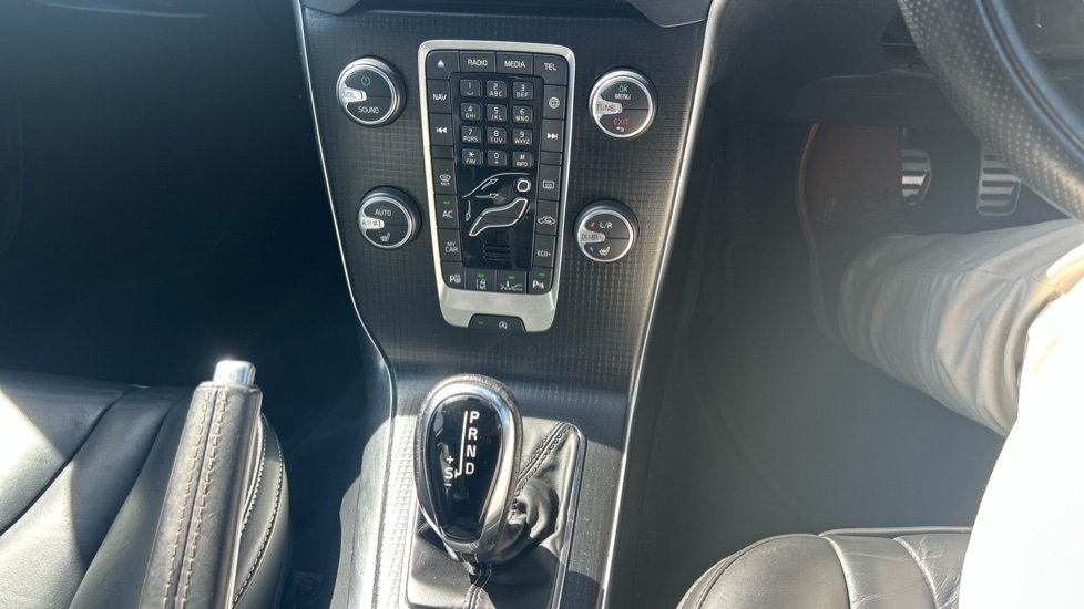 Volvo V40 D2 [122] R DESIGN Edition 5dr Geartronic Diesel Hatchback - Image 21
