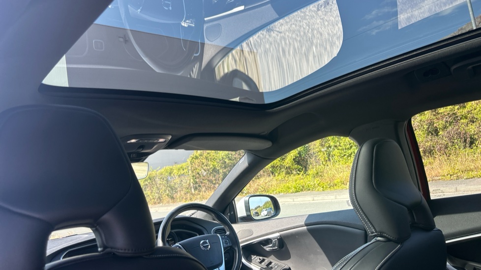 Volvo V40 D2 [122] R DESIGN Edition 5dr Geartronic Diesel Hatchback - Image 23