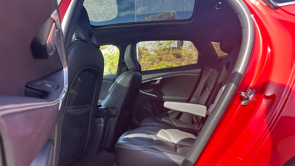 Volvo V40 D2 [122] R DESIGN Edition 5dr Geartronic Diesel Hatchback - Image 25