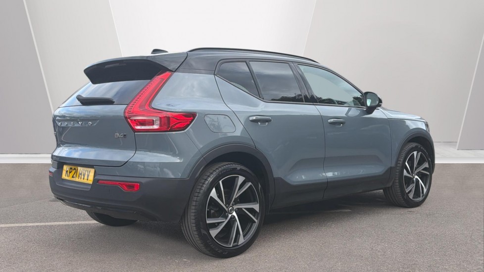 Volvo XC40 2.0 B4P R DESIGN Pro 5dr AWD Auto Petrol Estate - Image 2