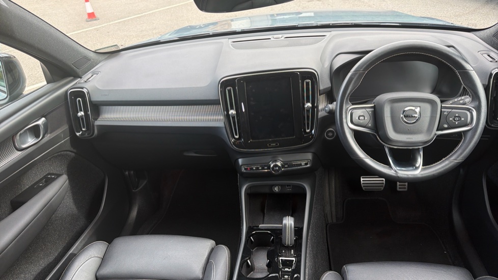 Volvo XC40 2.0 B4P R DESIGN Pro 5dr AWD Auto Petrol Estate - Image 5
