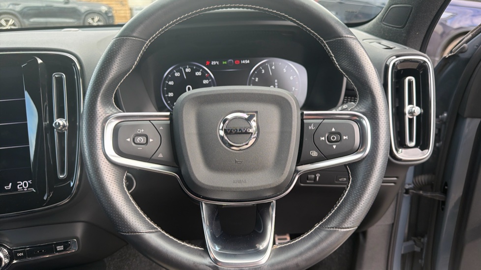 Volvo XC40 2.0 B4P R DESIGN Pro 5dr AWD Auto Petrol Estate - Image 10