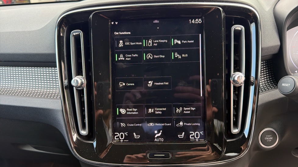 Volvo XC40 2.0 B4P R DESIGN Pro 5dr AWD Auto Petrol Estate - Image 17