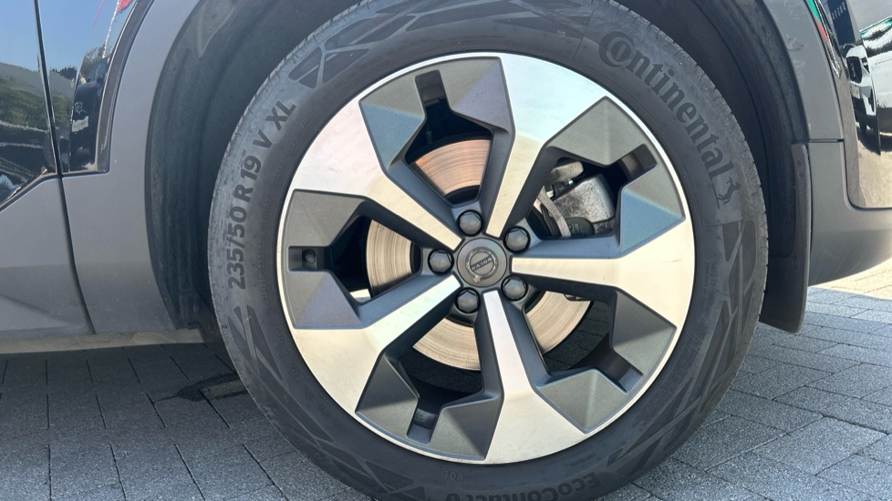 Volvo XC40 2.0 B3P Plus Dark 5dr Auto Petrol Estate - Image 9
