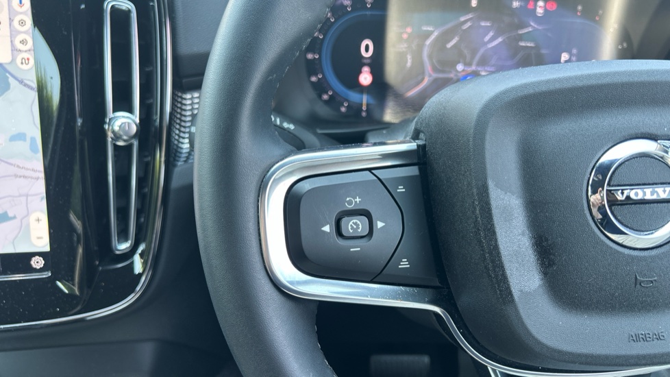 Volvo XC40 2.0 B3P Plus Dark 5dr Auto Petrol Estate - Image 16