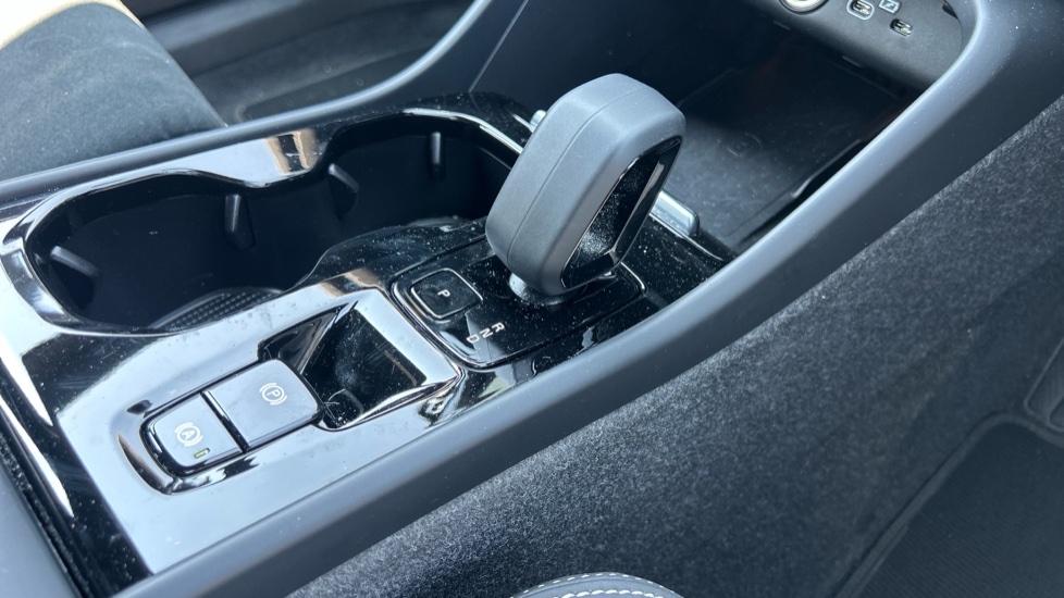 Volvo XC40 2.0 B3P Plus Dark 5dr Auto Petrol Estate - Image 20
