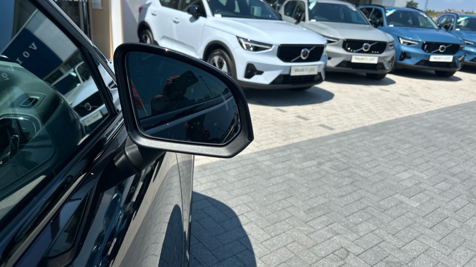 Volvo XC40 2.0 B3P Plus Dark 5dr Auto Petrol Estate - Image 25