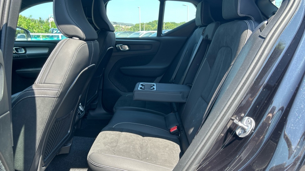 Volvo XC40 2.0 B3P Plus Dark 5dr Auto Petrol Estate - Image 26