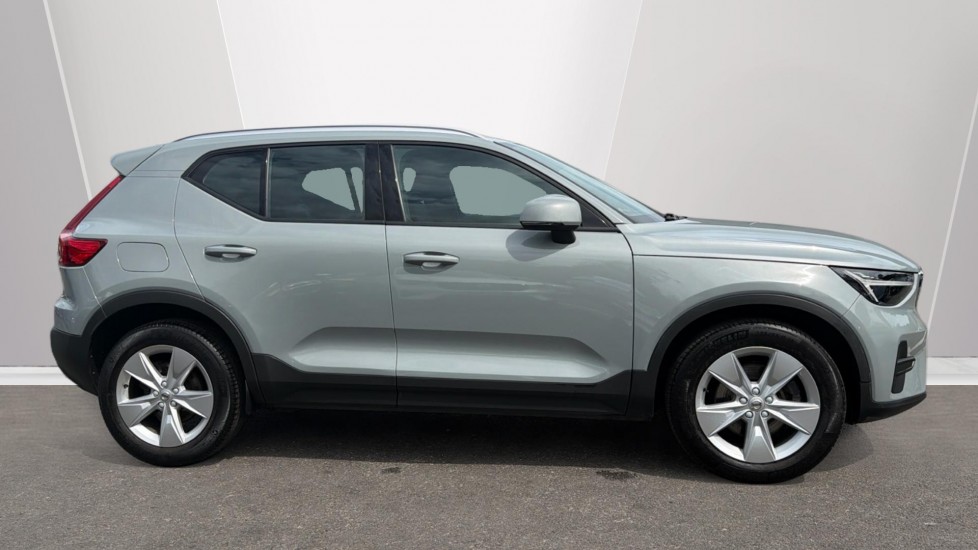Volvo XC40 2.0 B3P Core 5dr Auto Petrol Estate - Image 3