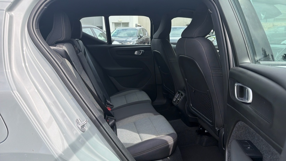 Volvo XC40 2.0 B3P Core 5dr Auto Petrol Estate - Image 6